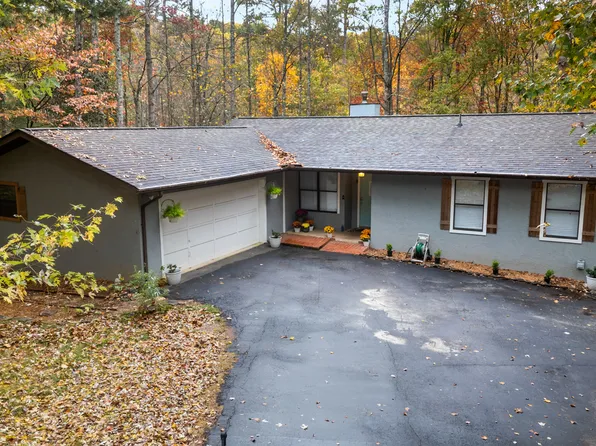 670 Sweetwater Dr, Clarkesville, GA 30523