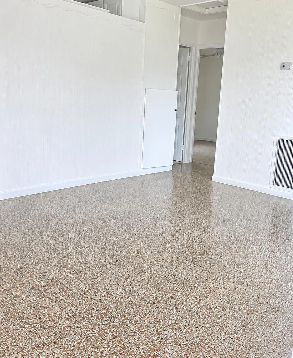 3 bed, 1.0 bath, 900 sqft, $2,200 — Photo 3