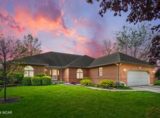 1207 Oakridge Ct, Wapakoneta, OH 45895