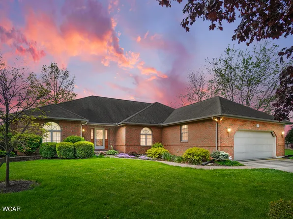 1207 Oakridge Ct, Wapakoneta, OH 45895