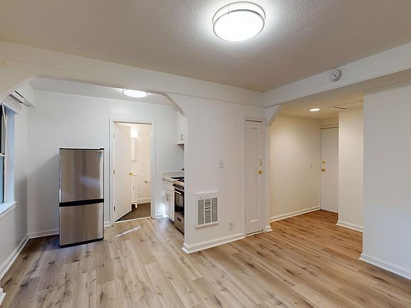 3rd image of 675 Ofarrell St APT 27