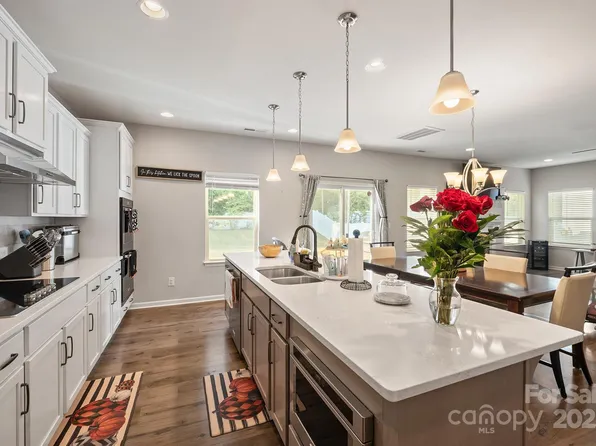 3020 Pinehills Way, Mount Holly, NC 28120