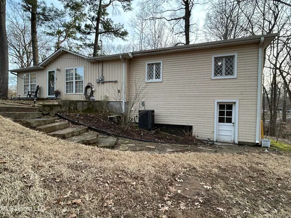 11329 Woodland Lake Dr, Hernando, MS 38632