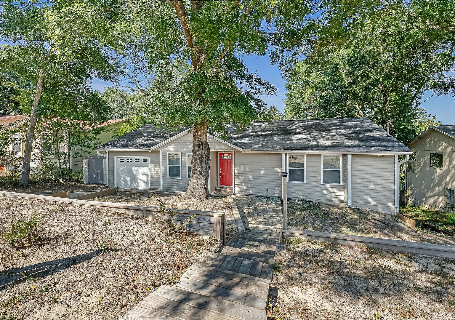 Charming 4-Bedroom, 3-Bath Home in the Heart of Niceville! — Photo 1