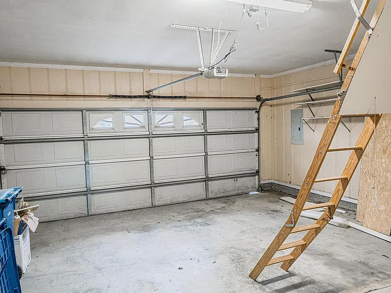 204 Student Dr — Photo 22