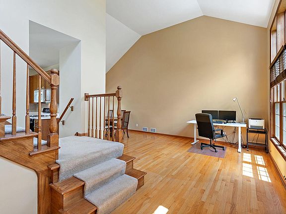 3rd image of 39W570 Schoolhouse Ln