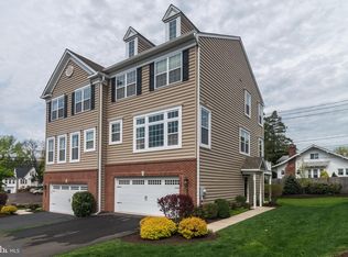 103 Carillon Hill Ln, Sellersville, PA 18960