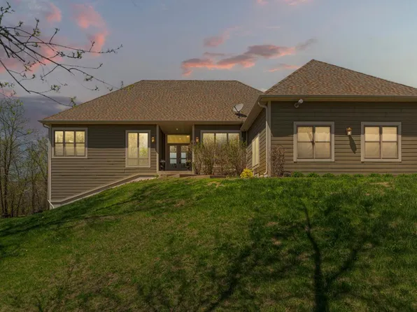 3201 Circle Bluff Trl, Faribault, MN 55021
