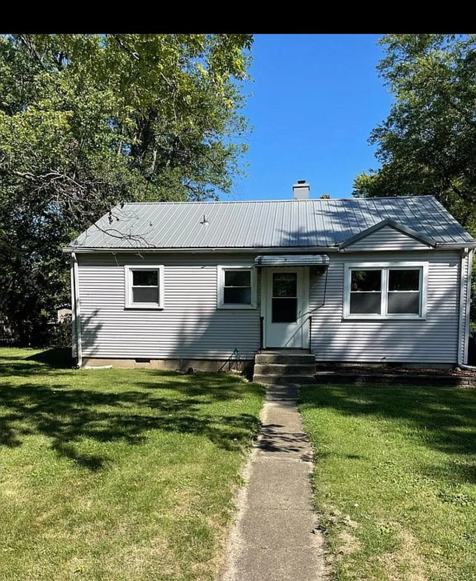 228 Oak St — Photo 1