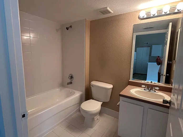 141 SW Palm Dr #202 — Photo 18