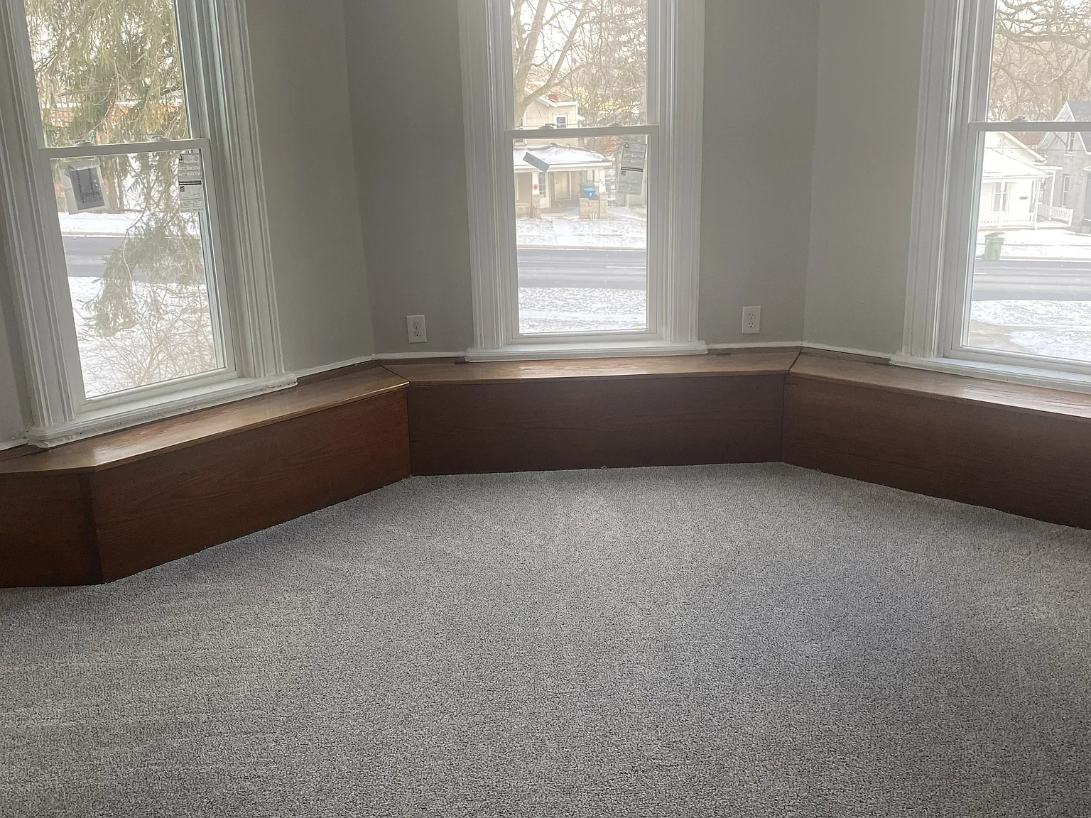 3 bed, 1200 sqft, $1,200 — Photo 2