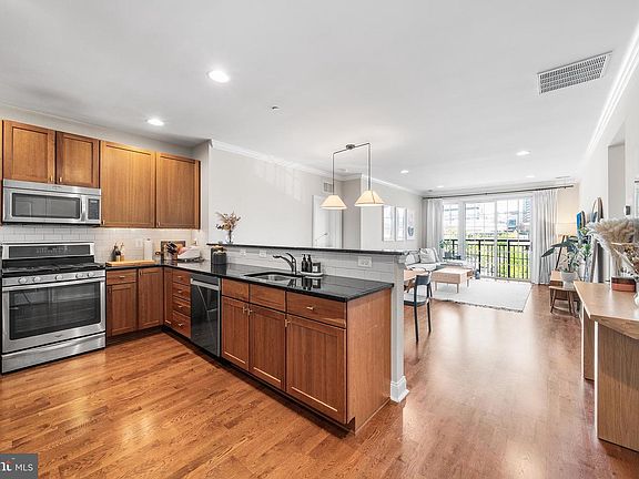 2nd image of 700 Commodore Ct Unit 2718