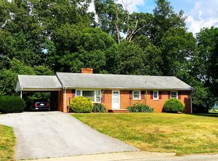 102 Mount Vernon Rd, Waynesboro, VA 22980