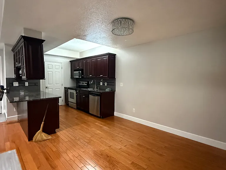 526 Buckley Rd — Photo 3