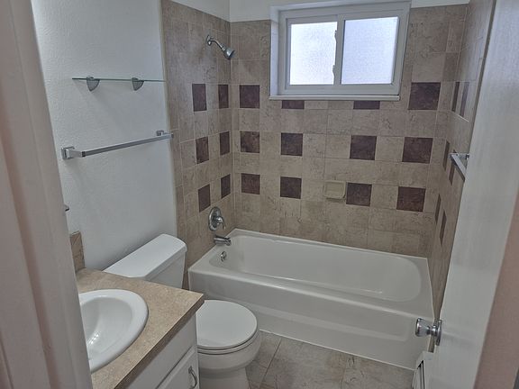 3rd image of 855 W Oxford Ave APT 6