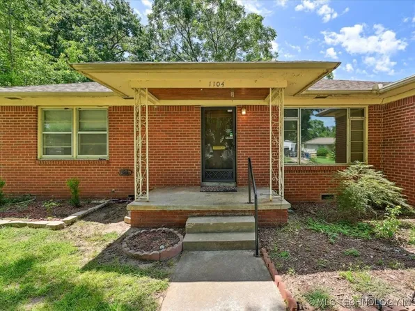 1104 E 53rd Pl, Tulsa, OK 74105