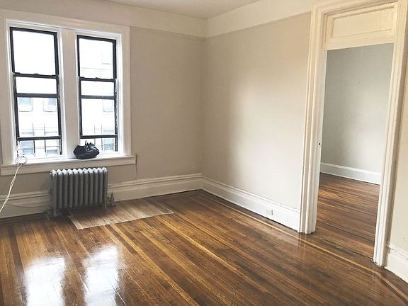 2nd image of 530 W 186th St APT 4C