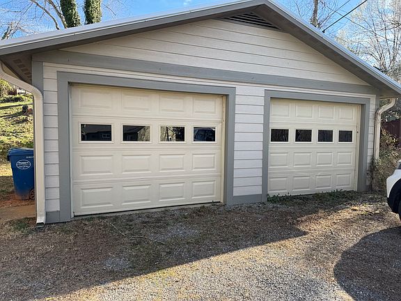 4th image of 165 Cindy Ln