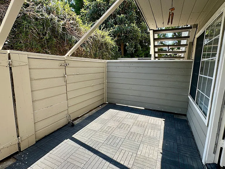 10911 Bloomfield St — Photo 11