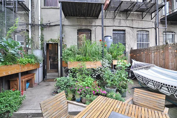 Rented by Metropolitan Realty | media 4