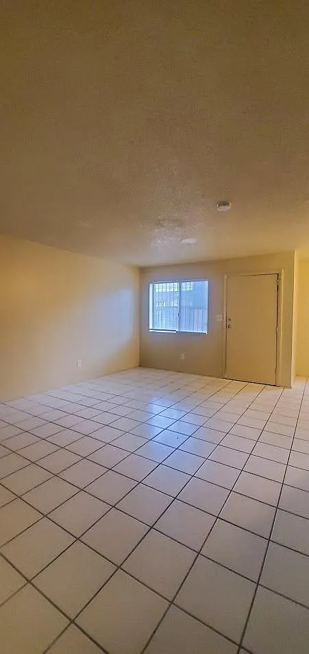 Building Photo - 3293 E Clay Ave #101
