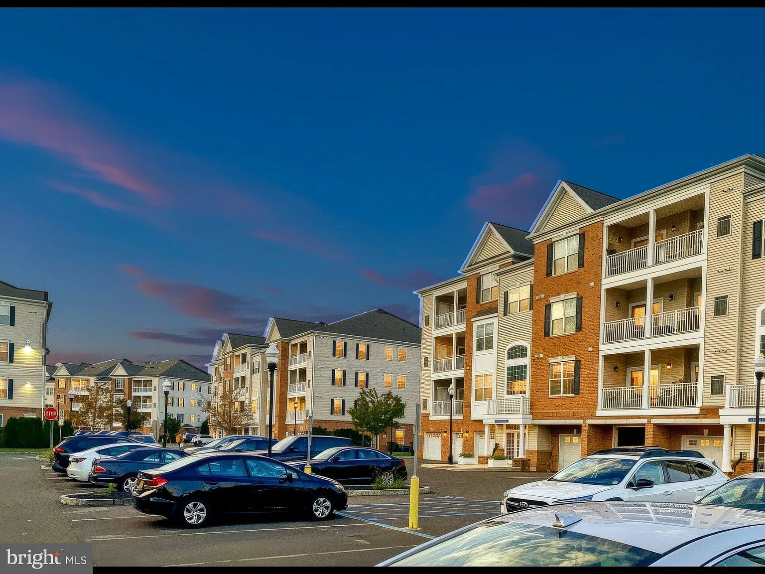 2 bed, 2.0 bath, 1196 sqft, $3,025 — Photo 3