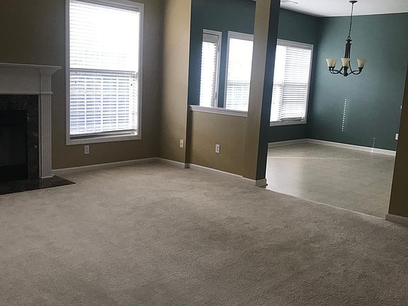 5th image of 752 Sprucewood Dr