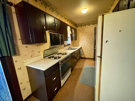 5th image of 171 Park Ct