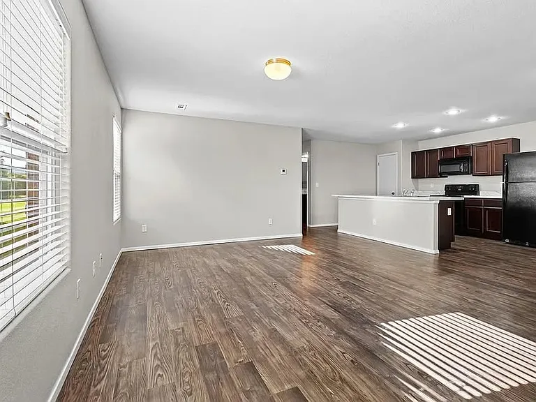 264 E Anabranch Ct — Photo 3