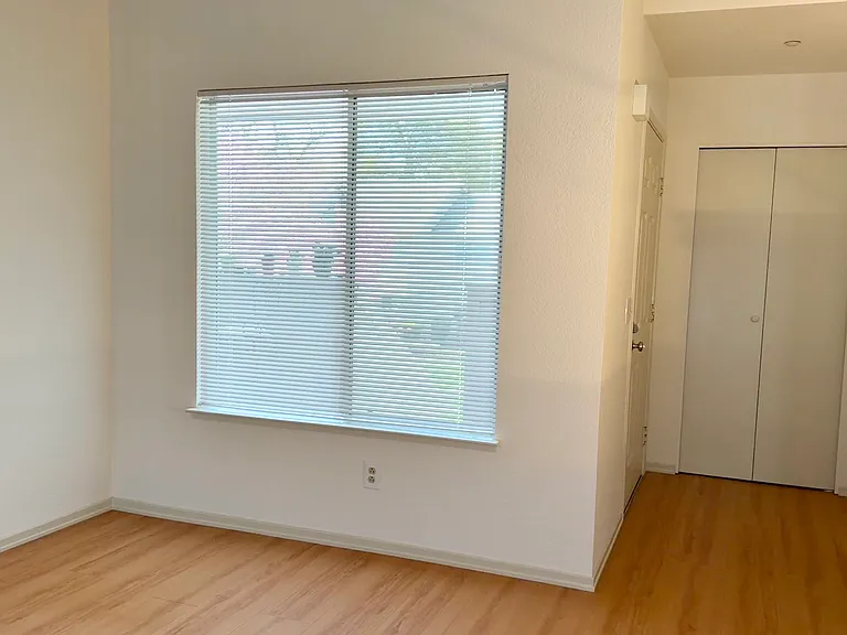 Parkwood Court Apartments — Photo 13
