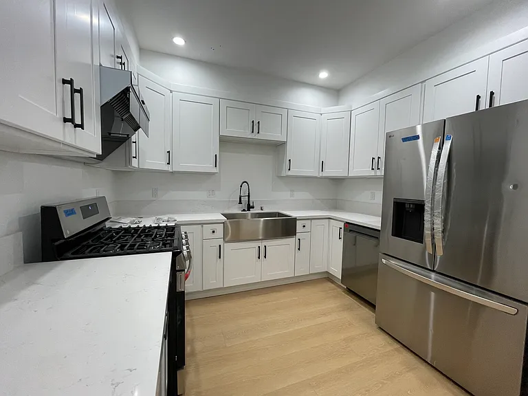 1340 W 37th St #1342-1/4 — Photo 22