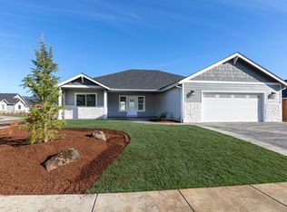 226 Retirement Ln, Cave Junction, OR 97523