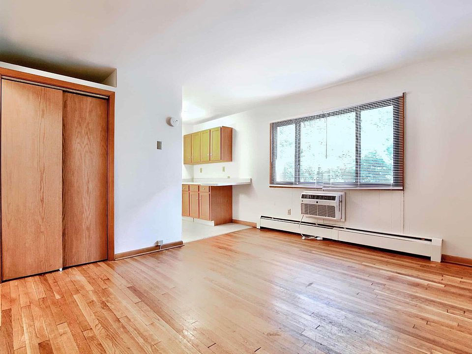 2nd image of 1843 N Cambridge Ave #6