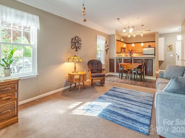 318 Appeldoorn Cir, Asheville, NC 28803