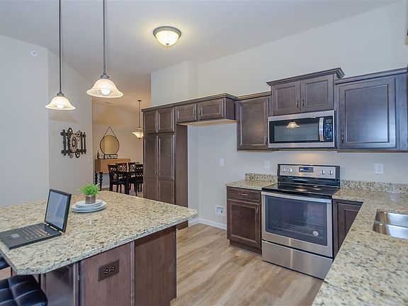 4th image of 860 Yorkshire Dr #15-303