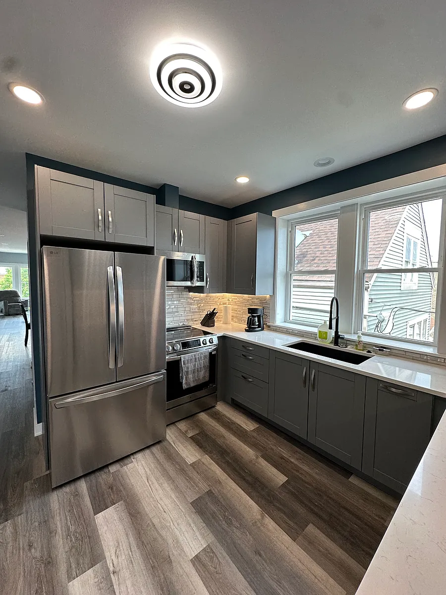 Building Photo - 5131 W Roscoe St #2