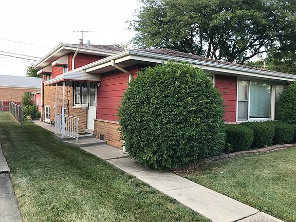 3rd image of 8000 N Overhill Ave