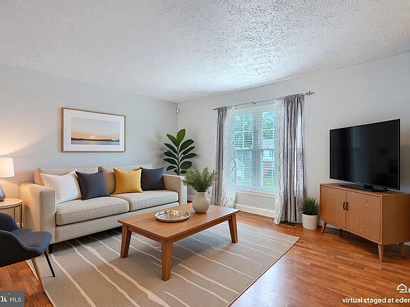 2nd image of 9520 Oakbranch Way