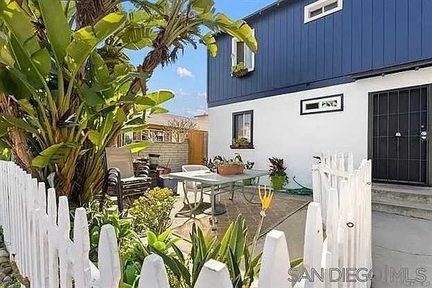 2 bed, 850 sqft, $2,990 — Photo 2