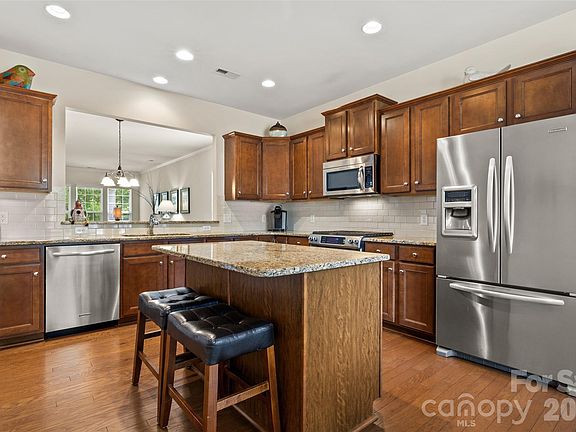 5th image of 2096 Kennedy Dr