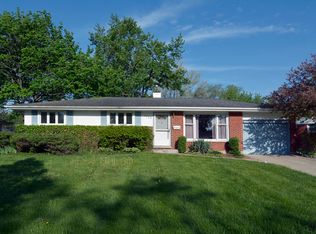 1520 N Fernandez Pl, Arlington Heights, IL 60004