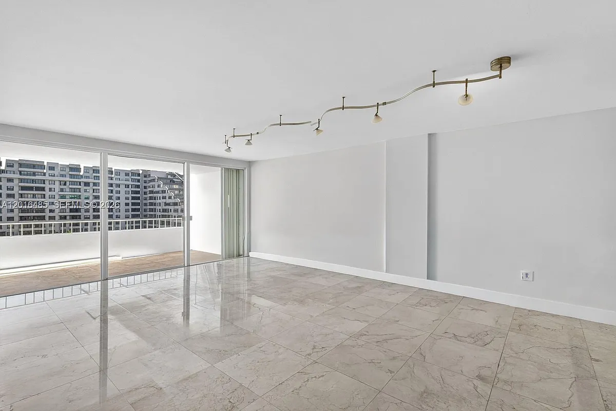 Building Photo - 199 Ocean Lane Dr #811