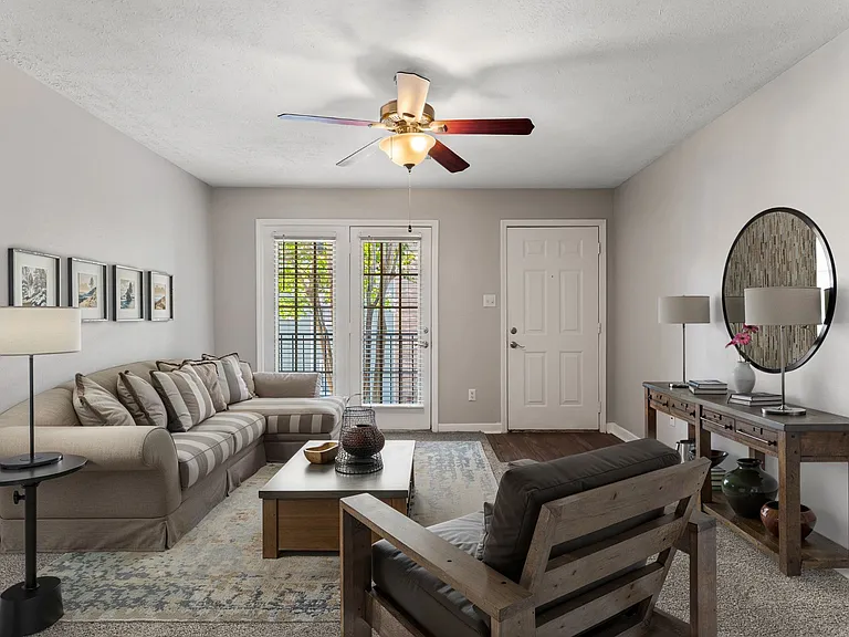 Linden (Renovated) - 2 Bed / 2 Bath - 1,100 Sq.Ft.