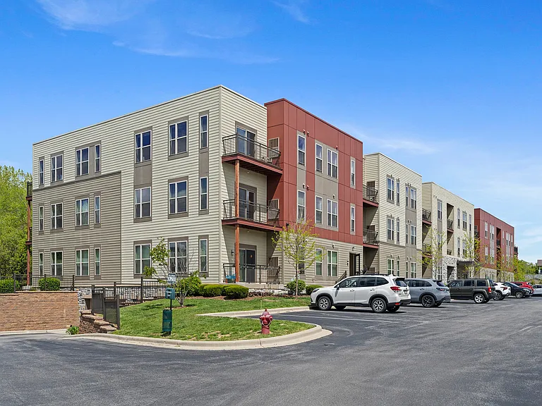 1505 Exterior