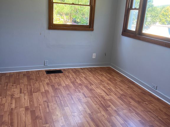 5th image of 391 Southside Dr