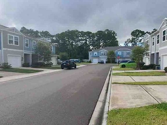 Exterior Neighborhood (street photo)