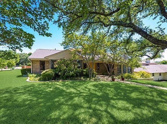 2nd image of 301 Rockbrook Dr