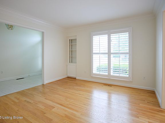 4th image of 10305 Glenmary Farm Dr