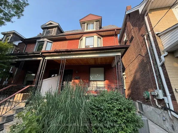 263 Grace St #2, Toronto, ON M6G 3A7