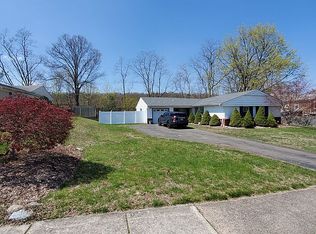 13 Thackeray Rd, Oakland, NJ 07436